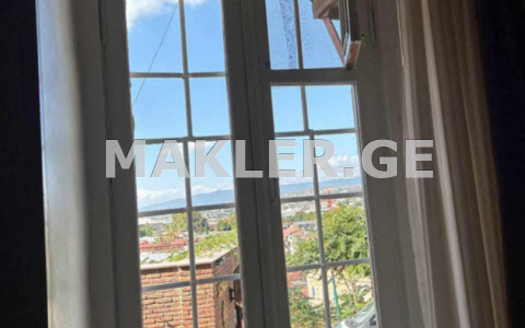  იყიდება 3 ოთახიანი  ბინა აბანოთუბანში (ძველ თბილისში)  გომის ქუჩაზე 