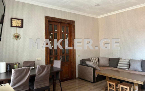  იყიდება 3 ოთახიანი  ბინა აბანოთუბანში (ძველ თბილისში)  გომის ქუჩაზე 