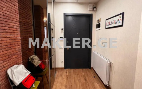  იყიდება 5 ოთახიანი  ბინა ვაკეში  ხომლის ქუჩაზე 