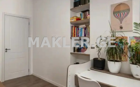  იყიდება 3 ოთახიანი  ბინა ნუცუბიძის პლატოზე  ე. ამაშუკელის ქუჩაზე 