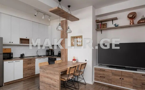  იყიდება 3 ოთახიანი  ბინა ნუცუბიძის პლატოზე  ე. ამაშუკელის ქუჩაზე 