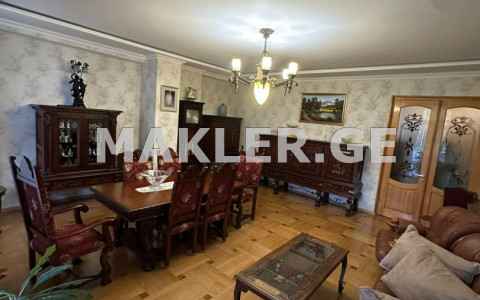  Продается 5 комнатная  Квартира в Ваке  на ул. Шатберашвили 
