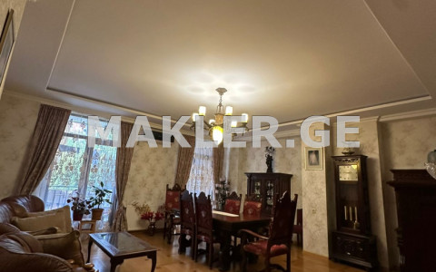  Продается 5 комнатная  Квартира в Ваке  на ул. Шатберашвили 