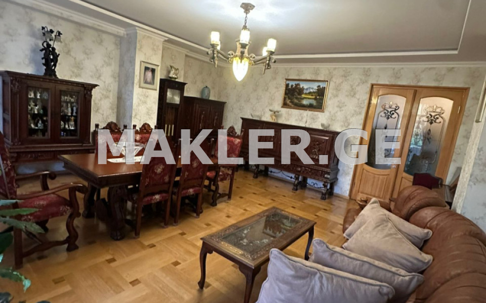  Продается 5 комнатная  Квартира в Ваке  на ул. Шатберашвили 