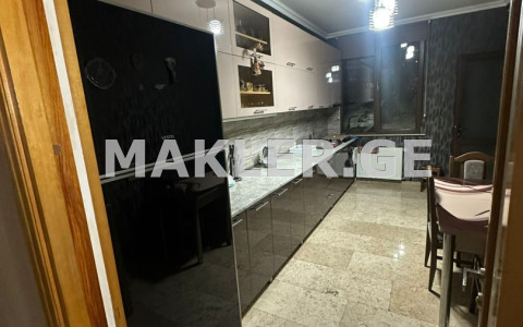  Продается 5 комнатная  Квартира в Ваке  на ул. Шатберашвили 