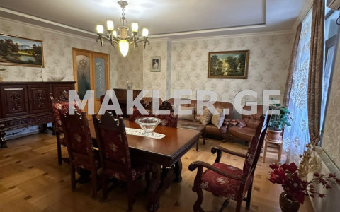  Продается 5 комнатная  Квартира в Ваке  на ул. Шатберашвили 