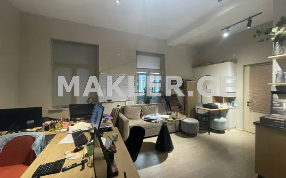  იყიდება 2 ოთახიანი  ბინა მთაწმინდაზე (ძველ თბილისში)  ათონელის ქუჩაზე 