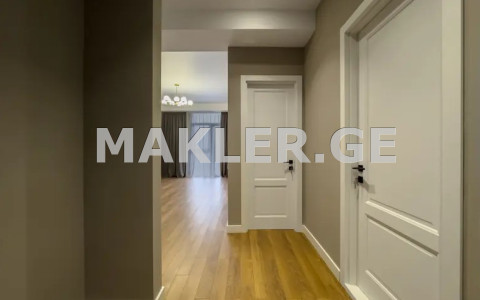  იყიდება 2 ოთახიანი  ბინა ბაგებში