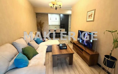  იყიდება 3 ოთახიანი  ბინა ისანში  რიჩარდ ჰოლბრუკის ქუჩაზე 