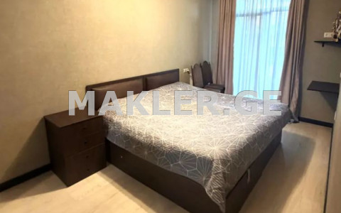  იყიდება 3 ოთახიანი  ბინა ისანში  რიჩარდ ჰოლბრუკის ქუჩაზე 