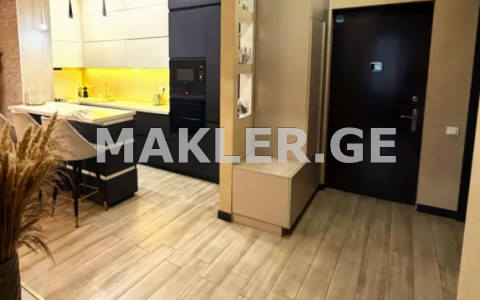  იყიდება 3 ოთახიანი  ბინა ისანში  რიჩარდ ჰოლბრუკის ქუჩაზე 