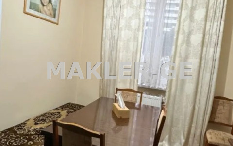  Продается 5 комнатная  Квартира в Ваке  На Ул. Паата Датуашвили 