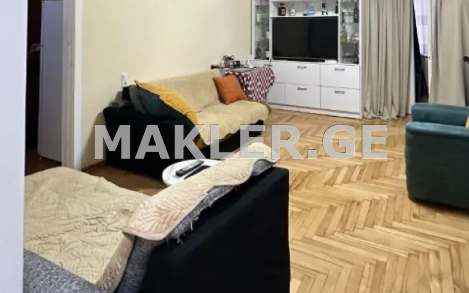  Продается 5 комнатная  Квартира в Ваке  На Ул. Паата Датуашвили 