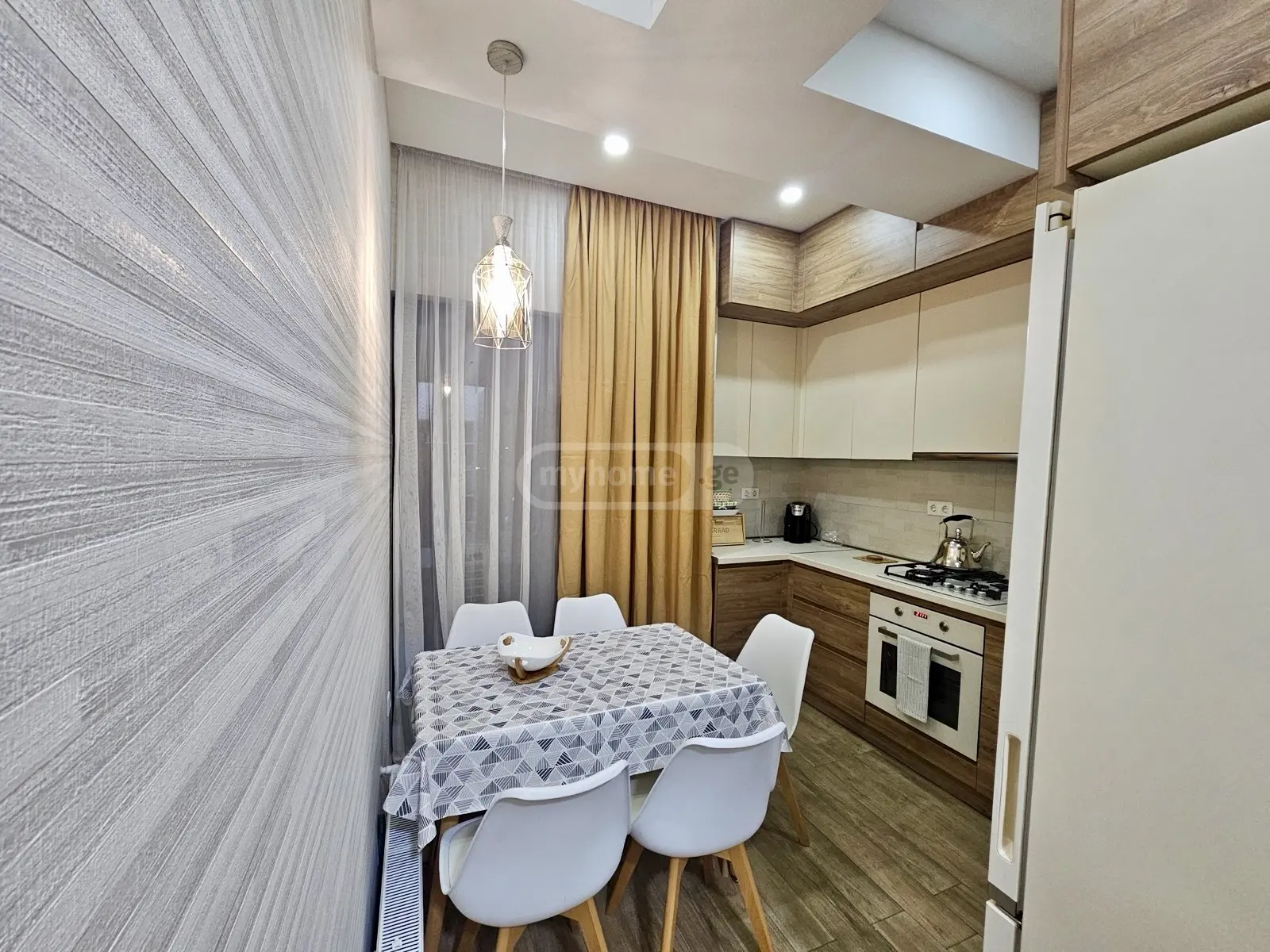  ქირავდება 2 ოთახიანი  ბინა საბურთალოზე  ი.გამრეკელის ქუჩაზე 