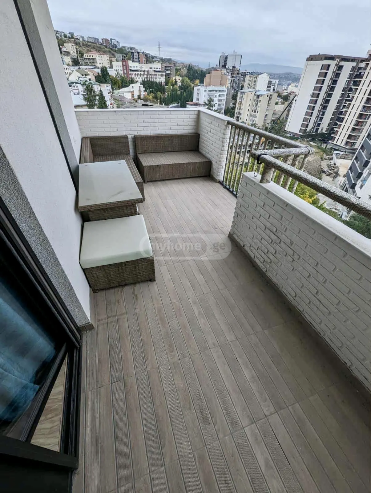  ქირავდება 2 ოთახიანი  ბინა საბურთალოზე  ი.გამრეკელის ქუჩაზე 