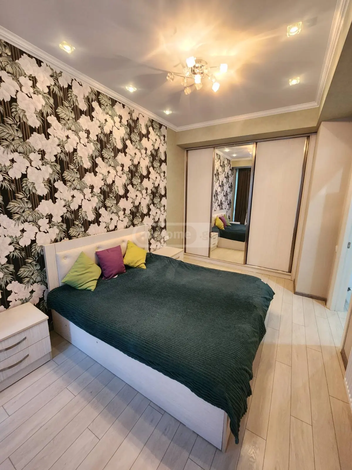  ქირავდება 2 ოთახიანი  ბინა საბურთალოზე  დოლიძის ქუჩაზე 