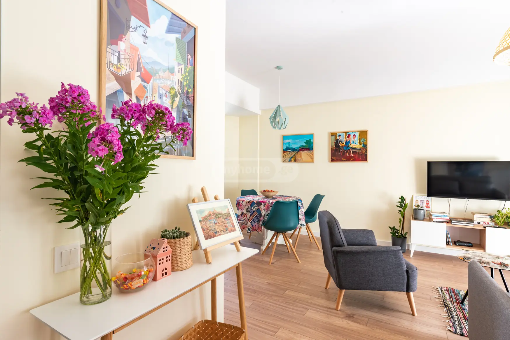  For Rent 2 room  Apartment in Mtatsminda dist. (Old Tbilisi)  in Shindisi st. 