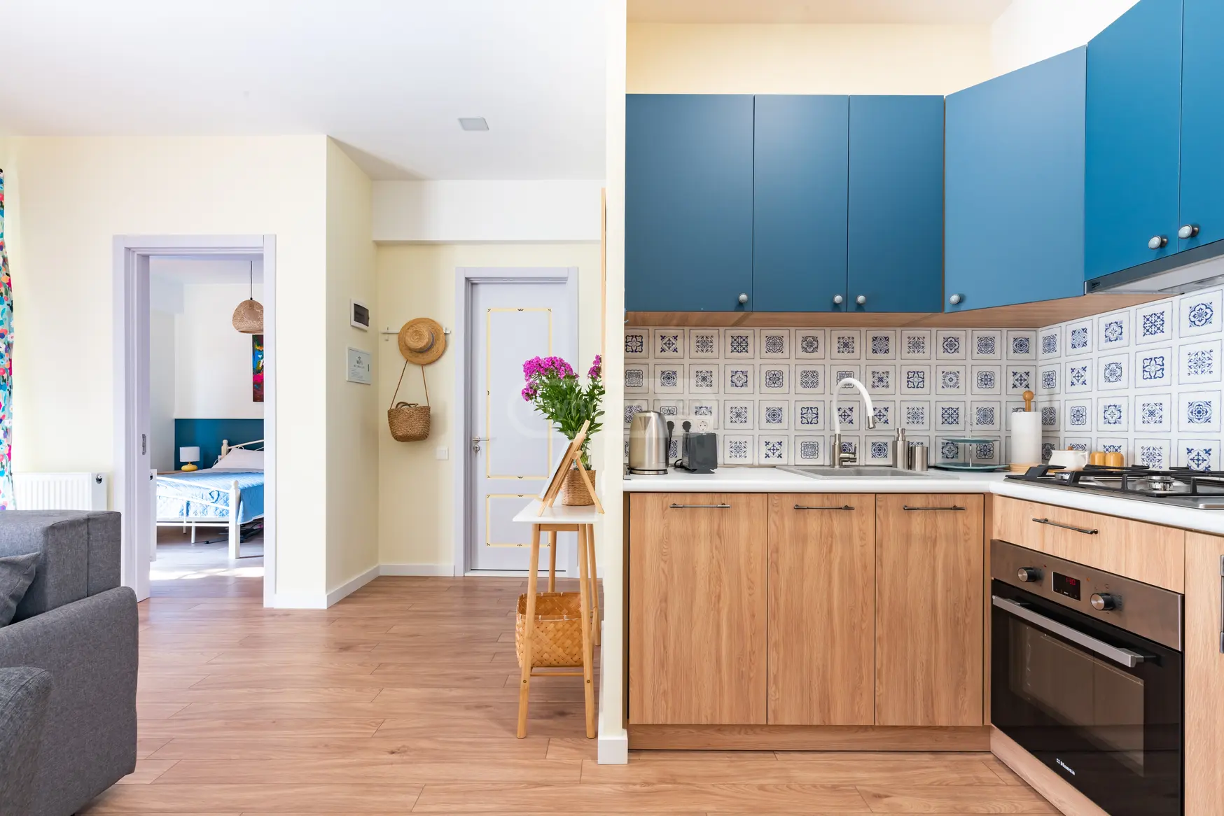  For Rent 2 room  Apartment in Mtatsminda dist. (Old Tbilisi)  in Shindisi st. 