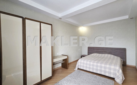  იყიდება 3 ოთახიანი  ბინა ვაკეში  რ. ჩხიკვაძის ქუჩაზე 