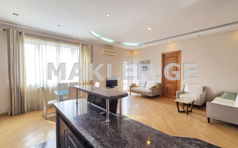  იყიდება 3 ოთახიანი  ბინა ვაკეში  რ. ჩხიკვაძის ქუჩაზე 