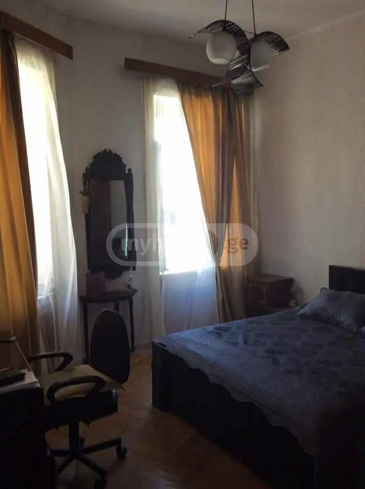  For Sale 3 room  Apartment in Sololaki dist. (Old Tbilisi)  in K. Apkhazi st. 