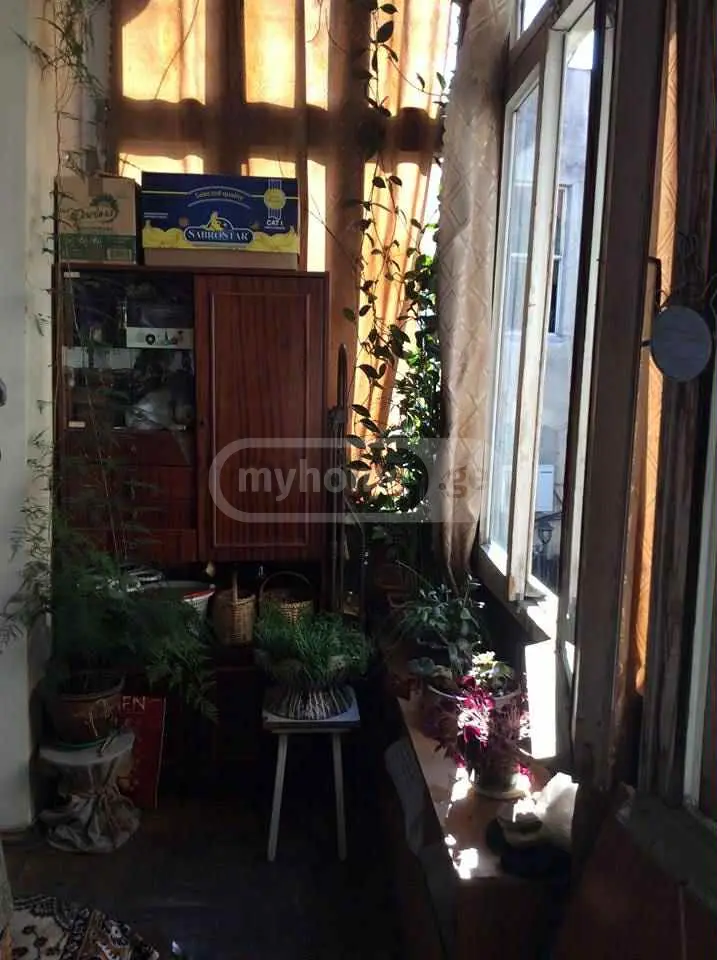  For Sale 3 room  Apartment in Sololaki dist. (Old Tbilisi)  in K. Apkhazi st. 