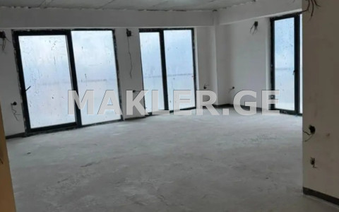  Продается 4 комнатная  Квартира в Сабуртало  на ул. Университетская 