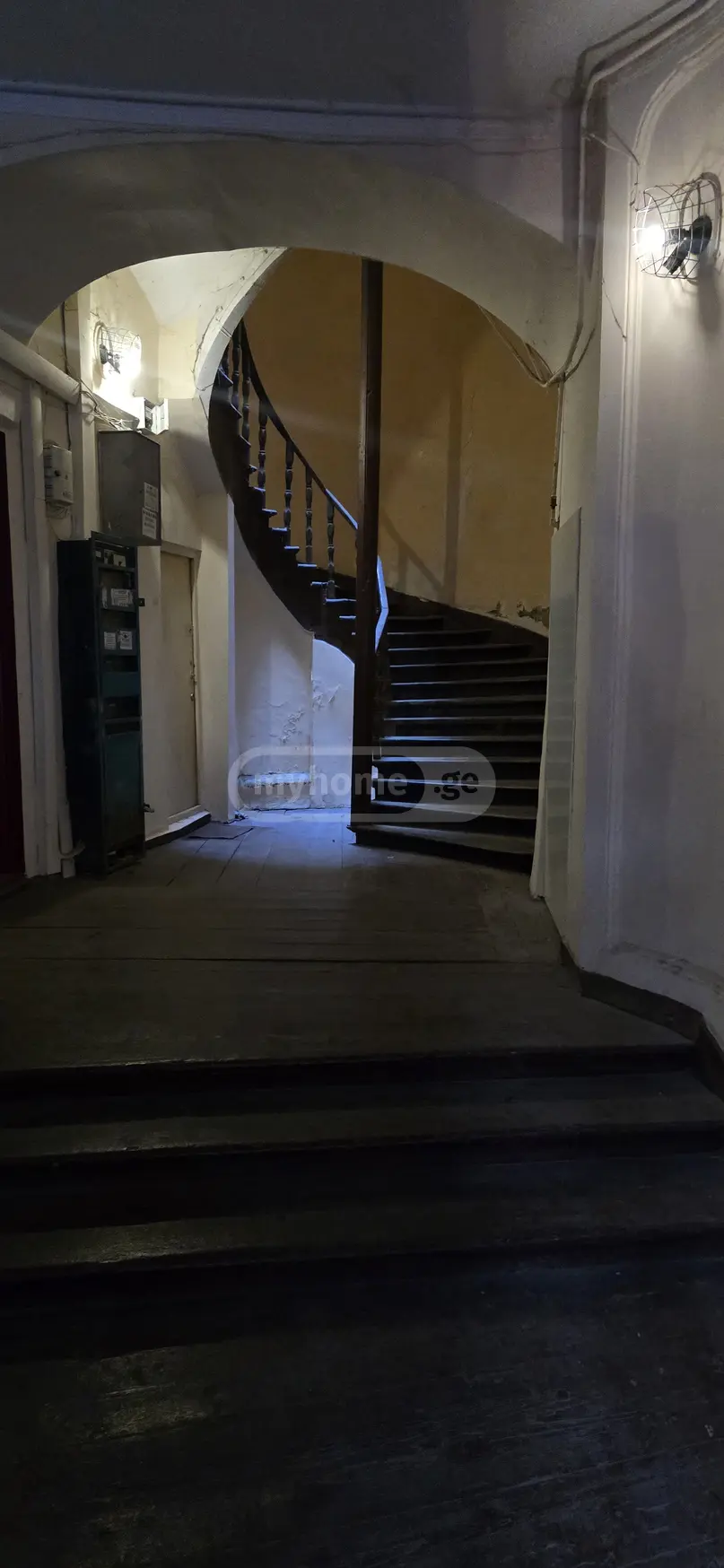  Satılık 3   Daire in Sololaki dist. (Old Tbilisi)  in L. Asatiani st. 