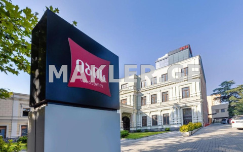  იყიდება 5172 m² ფართობის კომერციული ფართი ჩუღურეთის რაიონში  აღმაშენებლის გამზირზე 