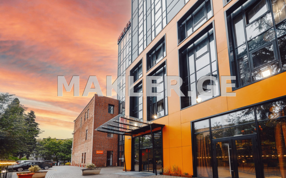  იყიდება 5172 m² ფართობის კომერციული ფართი ჩუღურეთის რაიონში  აღმაშენებლის გამზირზე 