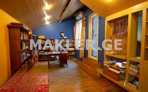  იყიდება 6 ოთახიანი  ბინა ვაკეში  ირ. აბაშიძის ქუჩაზე 