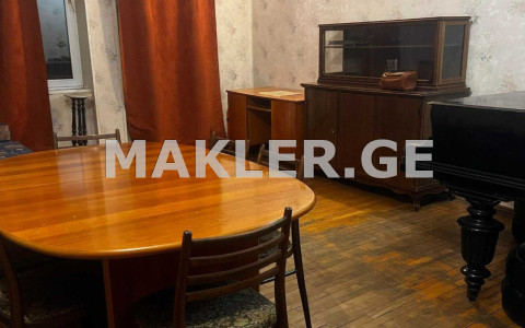  იყიდება 6 ოთახიანი  ბინა ვაკეში  ირ. აბაშიძის ქუჩაზე 