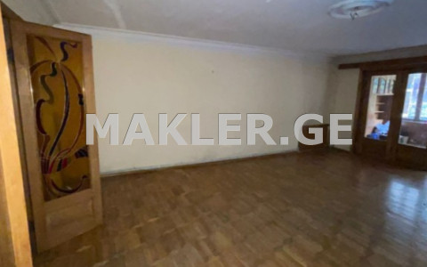  Продается 4 комнатная  Квартира в Сабуртало  на ул. Бахтриони 