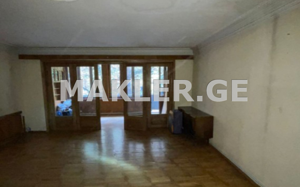  Продается 4 комнатная  Квартира в Сабуртало  на ул. Бахтриони 