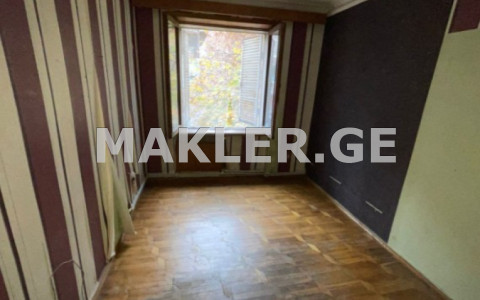  Продается 4 комнатная  Квартира в Сабуртало  на ул. Бахтриони 