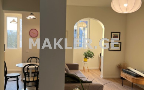  იყიდება 2 ოთახიანი  ბინა ნუცუბიძის პლატოზე