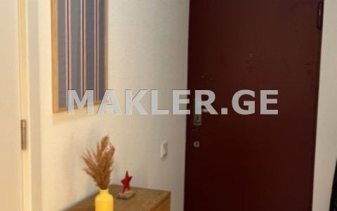  იყიდება 2 ოთახიანი  ბინა ნუცუბიძის პლატოზე