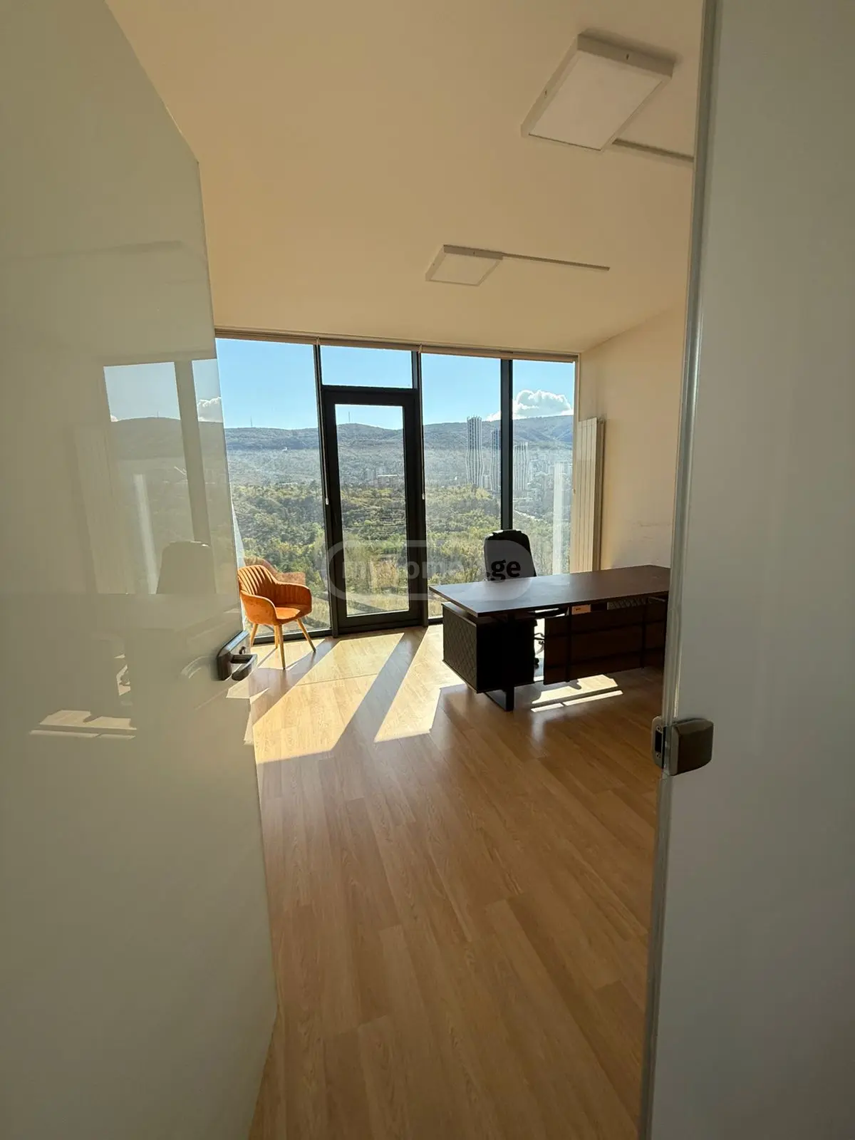  Kiralık 260 m²  İşyeri in Saburtalo dist.  in Tamarashvili st. 