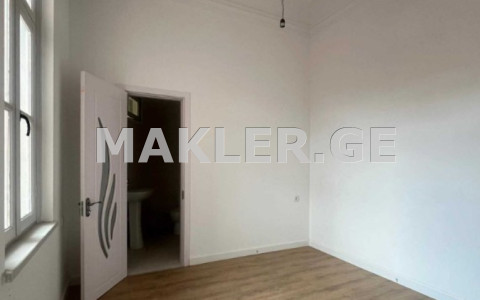  იყიდება 2 ოთახიანი  ბინა სოლოლაკში (ძველ თბილისში)  აბესაძის ქუჩაზე 