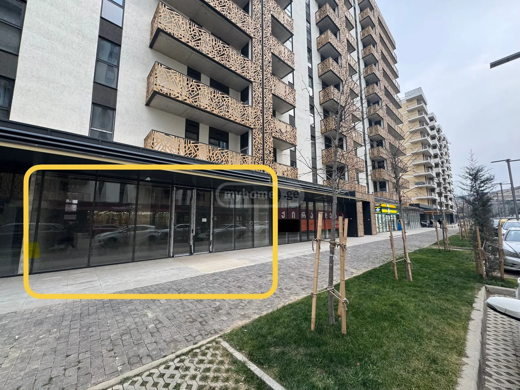  ქირავდება 200 m² ფართობის კომერციული ფართი საბურთალოზე