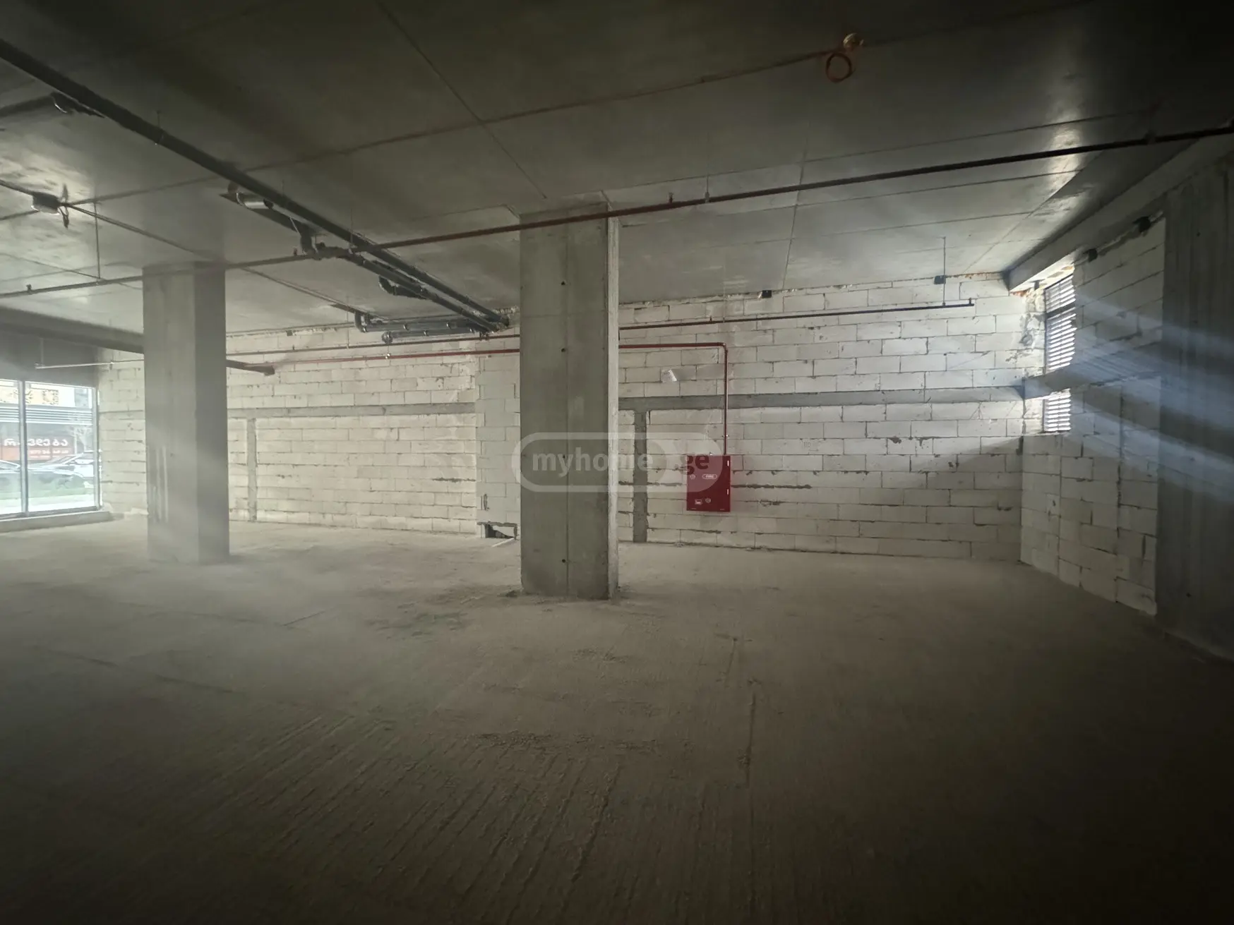  ქირავდება 200 m² ფართობის კომერციული ფართი საბურთალოზე