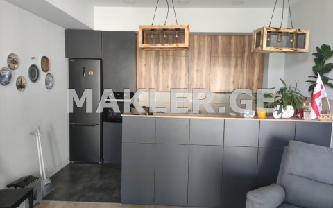  Продается 3 комнатная  Квартира в Сан. Зоне  на пр. Гурамишвили 