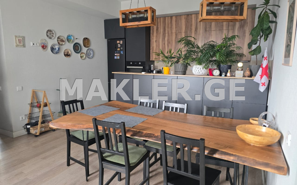  Продается 3 комнатная  Квартира в Сан. Зоне  на пр. Гурамишвили 