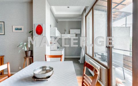  Сдаётся 3 комнатная  Квартира в Ваке  на ул. Кутателадзе 