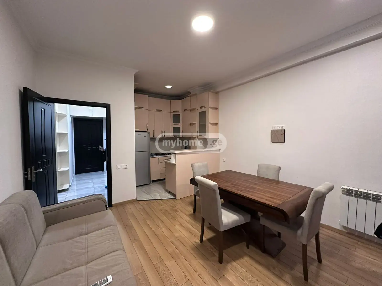  იყიდება 3 ოთახიანი  ბინა ისანში  ნავთლუღის ქუჩაზე 