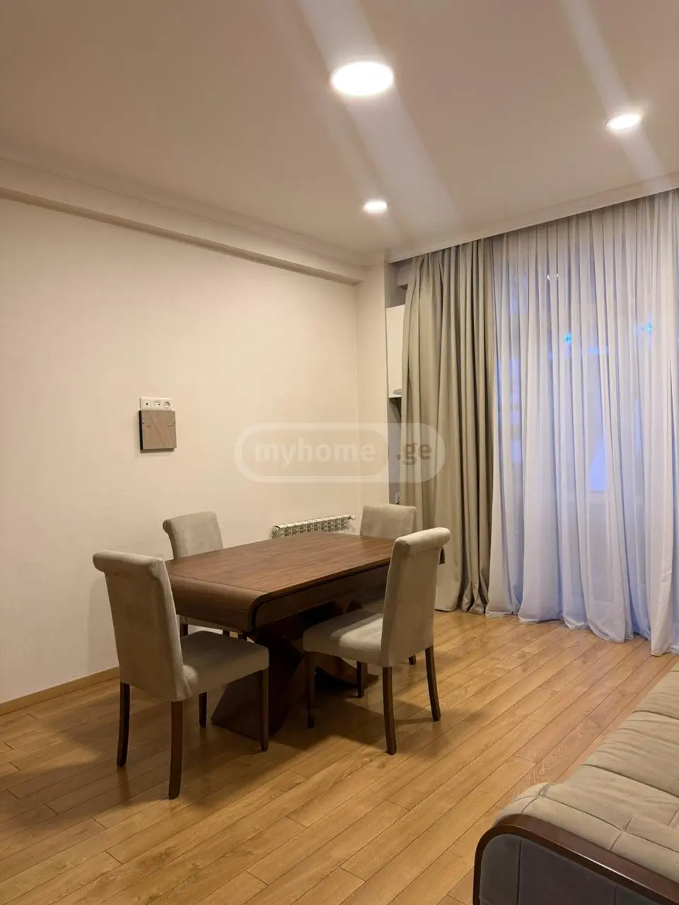  იყიდება 3 ოთახიანი  ბინა ისანში  ნავთლუღის ქუჩაზე 