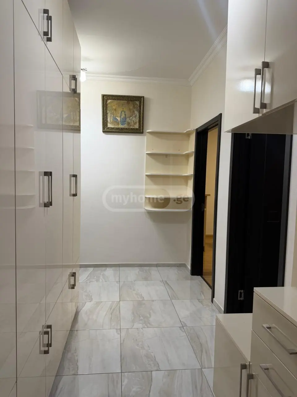  იყიდება 3 ოთახიანი  ბინა ისანში  ნავთლუღის ქუჩაზე 