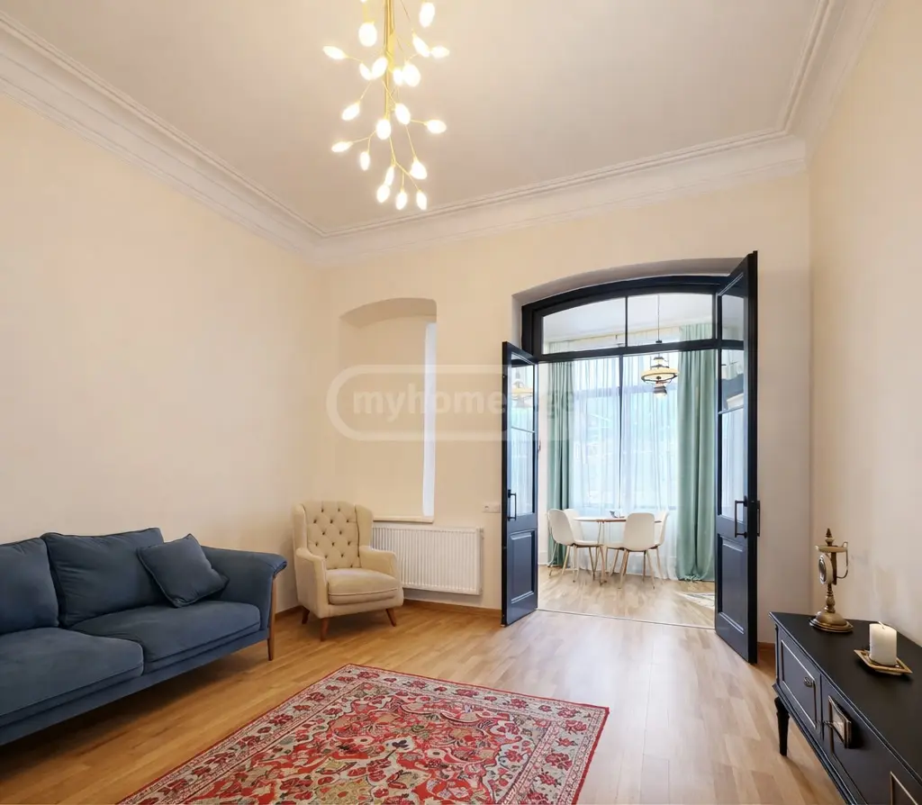  Сдаётся 3 комнатная  Квартира в Сололаки (Старый Тбилиси)  на ул. Амаглеба 