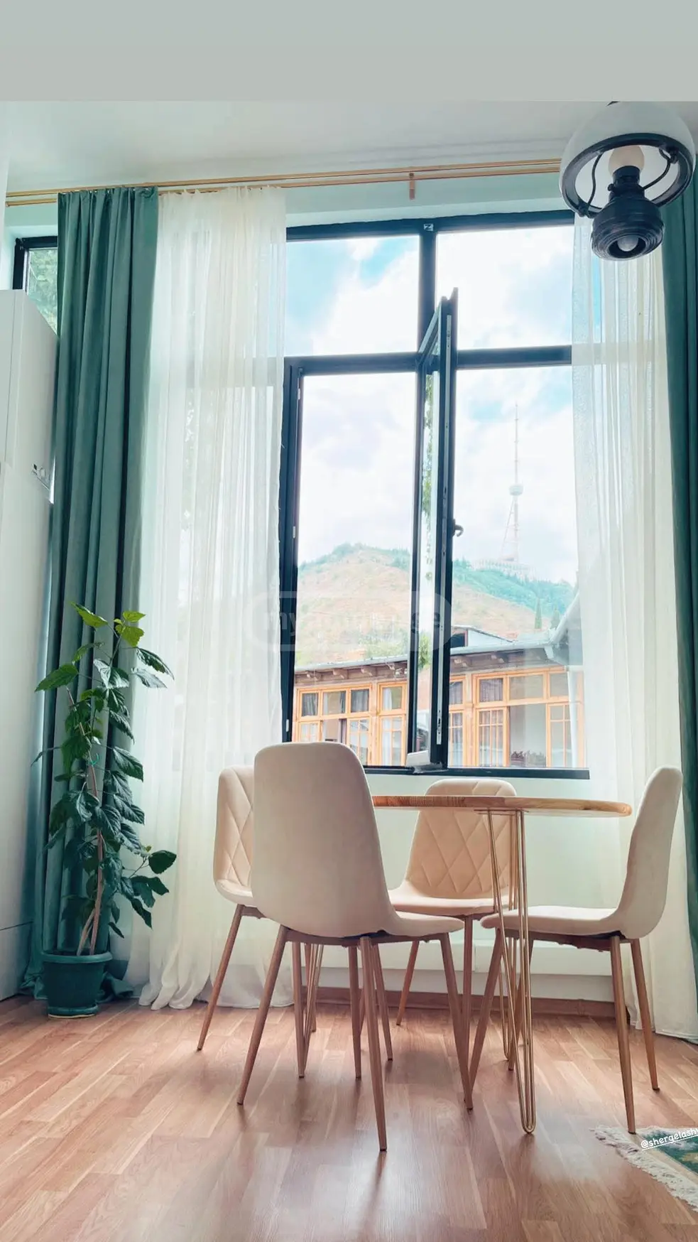  Сдаётся 3 комнатная  Квартира в Сололаки (Старый Тбилиси)  на ул. Амаглеба 