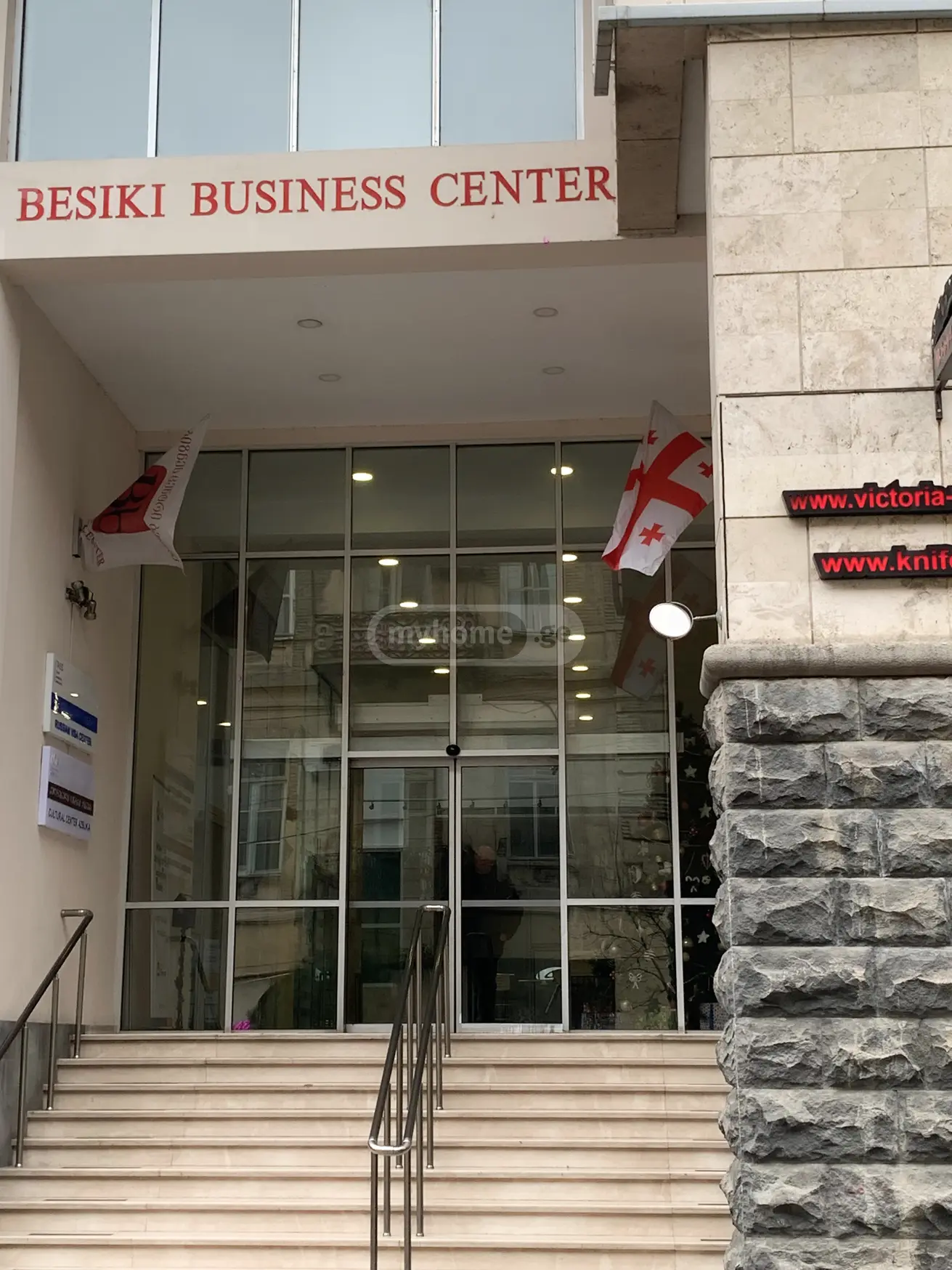  Сдаётся 53 m² площадь Коммерческая площадь на Мтацминда  (Старый Тбилиси)  на ул. Бесики 